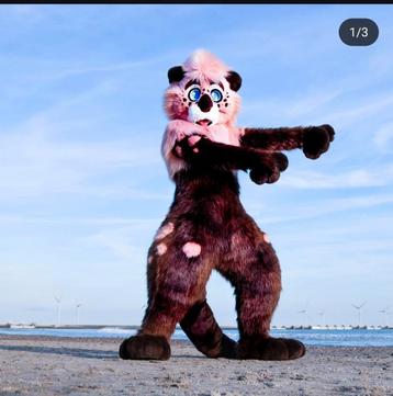 Zeeotter fursuit beschikbaar voor biedingen