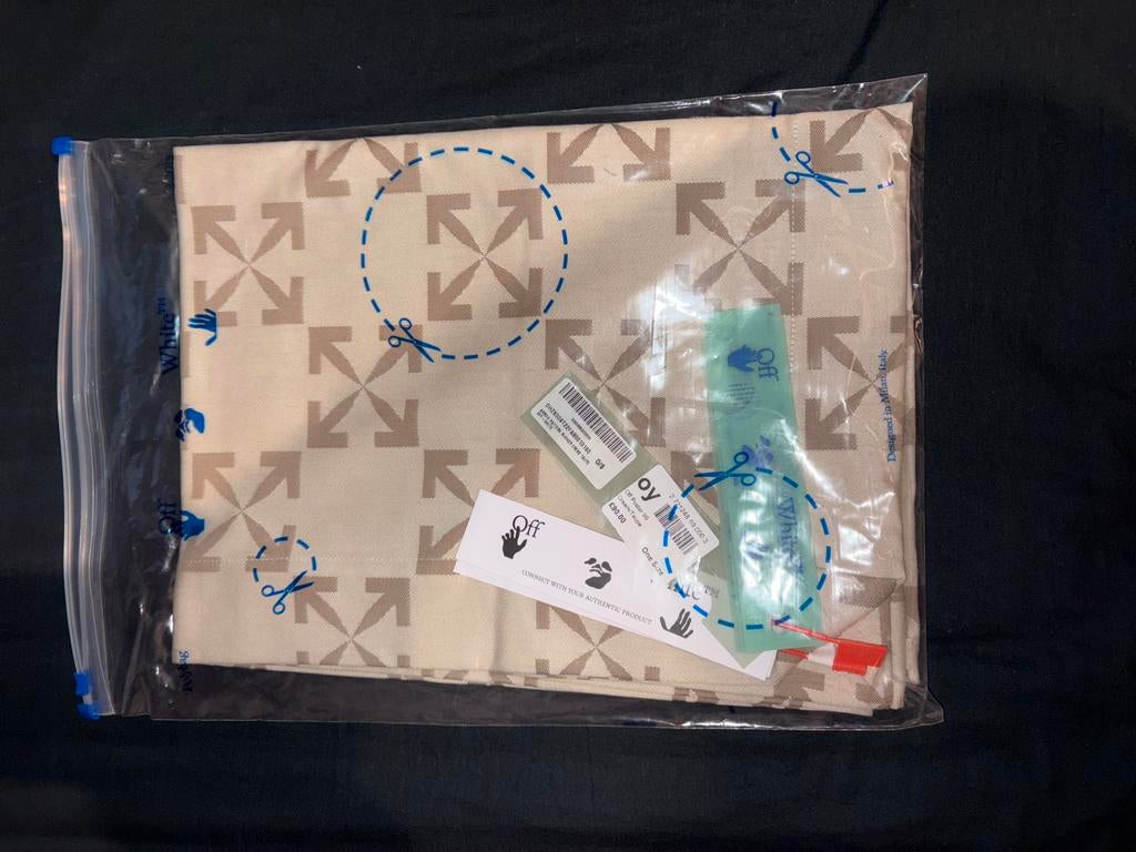 Off-White Poster, Ophalen of Verzenden, Zo goed als nieuw