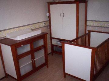 Complete babykamer / kinderkamer massief kersen wit beschikbaar voor biedingen