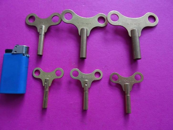 6 OUDE OPWINDSLEUTELS SLEUTELS KLOK SLEUTEL PENDULE, Antiek en Kunst, Curiosa en Brocante, Ophalen of Verzenden