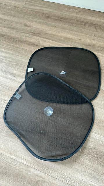 Zonnescherm auto zuignap 2x 36,5cm*44cm beschikbaar voor biedingen