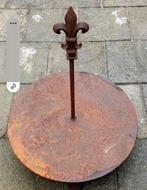 Smeedijzer etagere met gietijzer franse lelie fleur de lis, Huis en Inrichting, Woonaccessoires | Etagères, Ophalen, Zo goed als nieuw