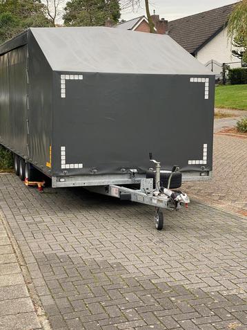 Gesloten autotransporter brian James NWST  beschikbaar voor biedingen
