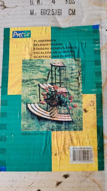 Hoekplateau voor planten - Plantenrek beschikbaar voor biedingen