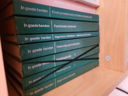 In goede handen - boeken verpleegkundige A opleiding, Boeken, Studieboeken en Cursussen, Gelezen, Ophalen of Verzenden