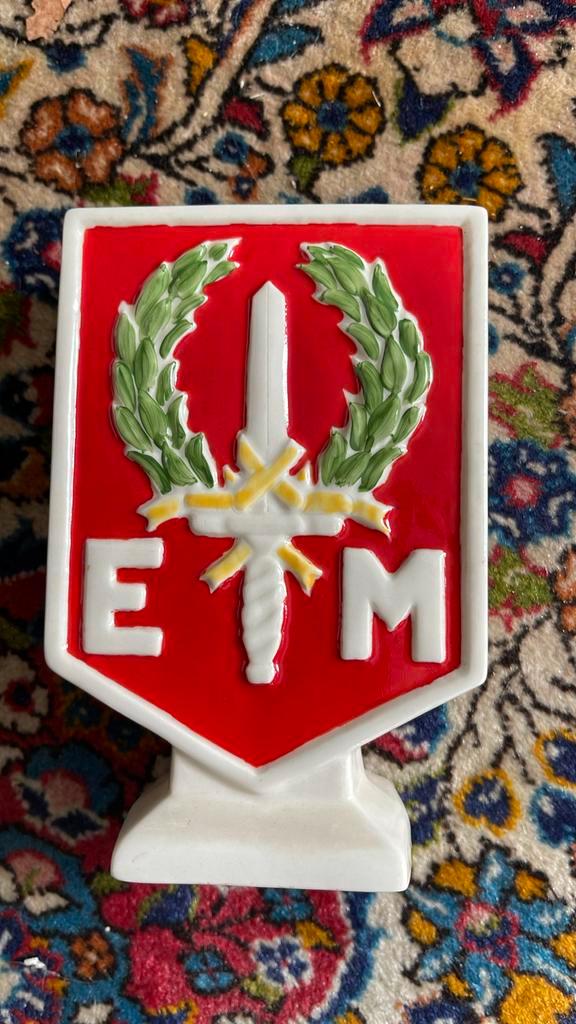 Antiek keramiek spaarpot Eerste Divisie "7 December Indonesi, Verzamelen, Militaria | Algemeen, Landmacht, Embleem of Badge, Nederland