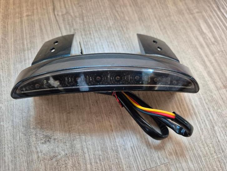 Achterlicht Curved Harley Sportster XL883 iron forty-eight, Motoren, Tuning en Styling, Ophalen of Verzenden