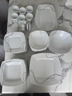 Compleet 62-delig borden servies van Falez. 12 persoons, Huis en Inrichting, Keuken | Servies, Ophalen, Zo goed als nieuw, Overige stijlen