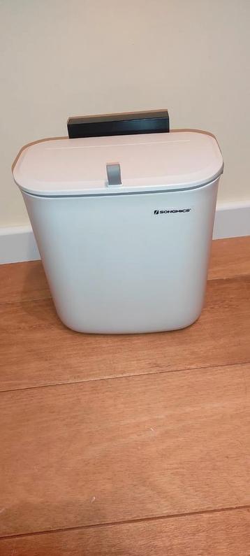 Als nieuw: Hangende prullenbak (9 liter) beschikbaar voor biedingen