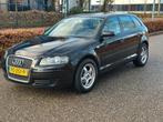 Audi A3 1.6 Sportback 85KW Nette Auto Zwart Dealer onderhoud, Voorwielaandrijving, 15 km/l, 4 cilinders, Zwart