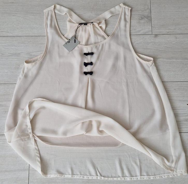 Zomerse top Miss charm maat S/M beige nieuw., Kleding | Dames, Tops, Nieuw, Beige, Zonder mouw, Ophalen of Verzenden