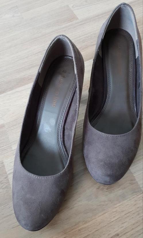 Fashion line pump, maat 40, kleur pepper (bruin-grijs achtig, Kleding | Dames, Schoenen, Zo goed als nieuw, Grijs, Ophalen of Verzenden