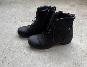 Zwarte Laarsjes met Veters beschikbaar voor biedingen