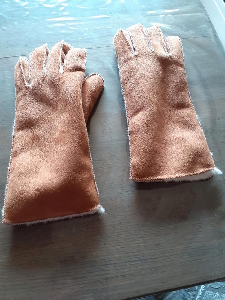 3 paar verschillende handschoenen, Kleding | Dames, Mutsen, Sjaals en Handschoenen, Zo goed als nieuw, Handschoenen, Maat 46/48 (XL) of groter