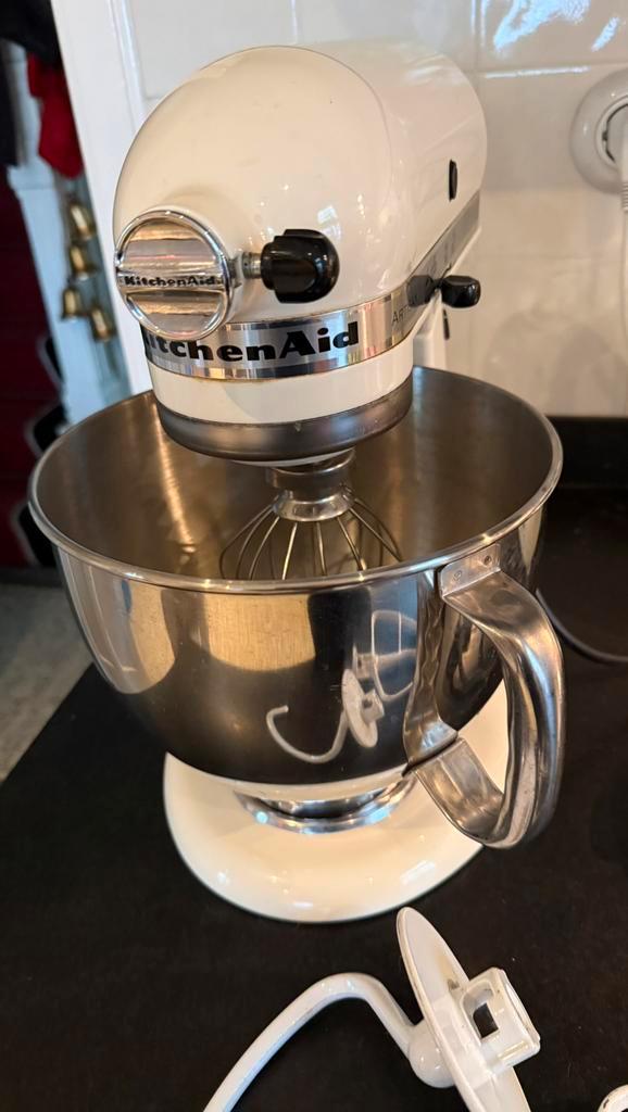 KitchenAid Artisan 5KSM  Crème/Wit – 4,8L RVS kom, Witgoed en Apparatuur, Keukenmixers, Zo goed als nieuw, 4 liter of meer, 3 snelheden of meer