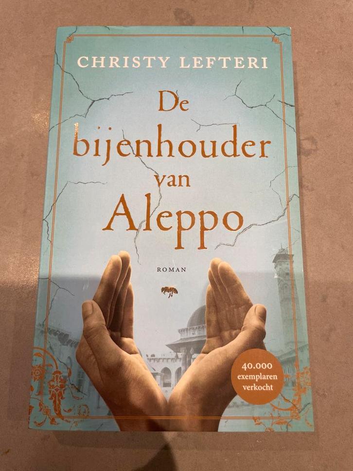 De Bijenhouder van Aleppo - Christy Lefteri, Boeken, Romans, Zo goed als nieuw, Ophalen of Verzenden
