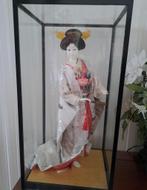 Handgemaakte Japanse pop in vitrine, Antiek en Kunst, Kunst | Niet-Westerse kunst, Ophalen of Verzenden
