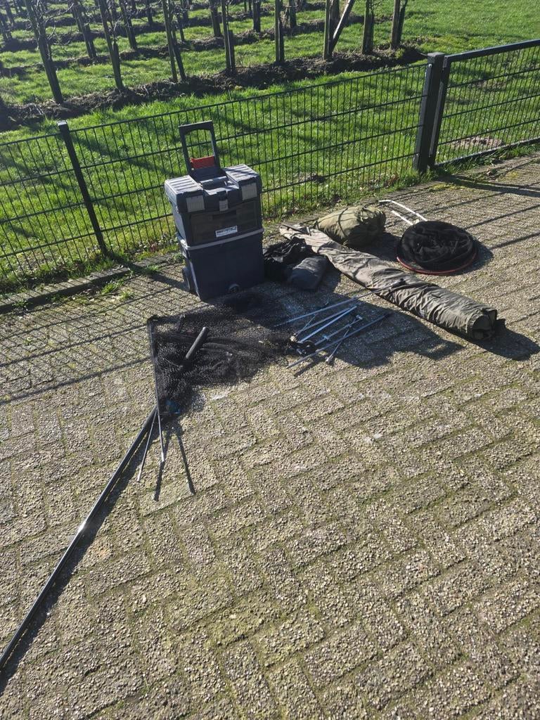 Viskoffer gevuld met diverse visbenodigdheden, Ophalen of Verzenden, Gebruikt, Koffer of Tas