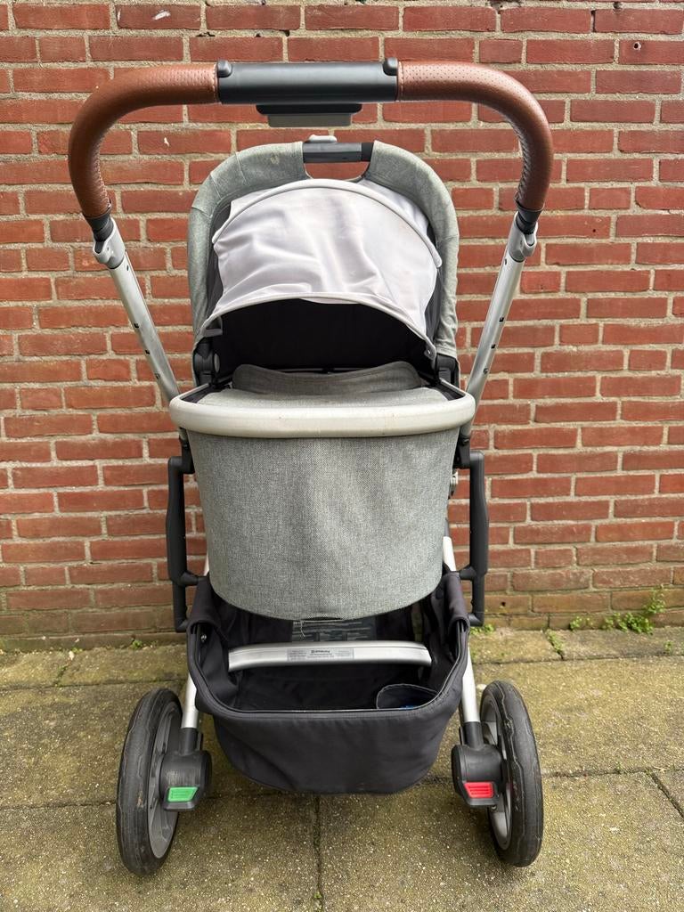 Kinderwagen UPPAbaby Cruz V2 met reiswieg en adapters, Gebruikt, Combiwagen, Met reiswieg, Ophalen
