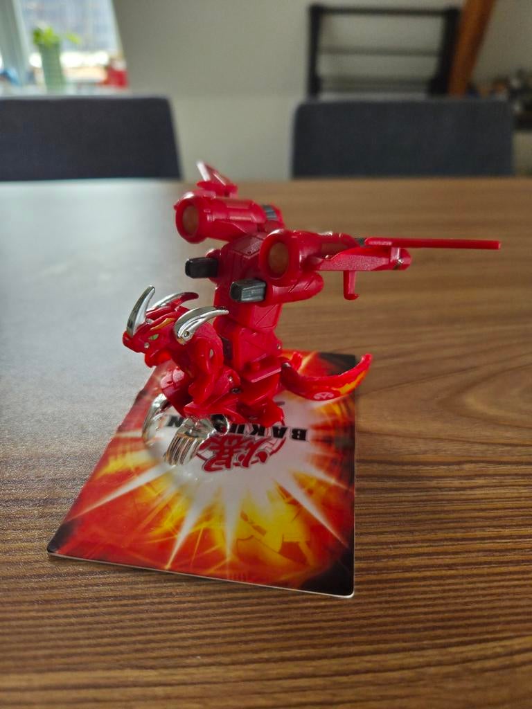 2010/11 Bakugan B2 Pyrus Lumino Dragonoid+JetKor, Ophalen of Verzenden, Zo goed als nieuw
