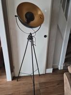 Moderne Staande Lamp - Zwart met Goudkleurige Binnenkant, Huis en Inrichting, Lampen | Vloerlampen, Ophalen, Modern, Industrieel