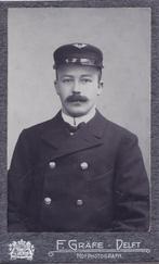cdv man met mooie pet uniform ca 1900 Delft F. Gräfe, Gebruikt, Foto, Ophalen of Verzenden, Voor 1940