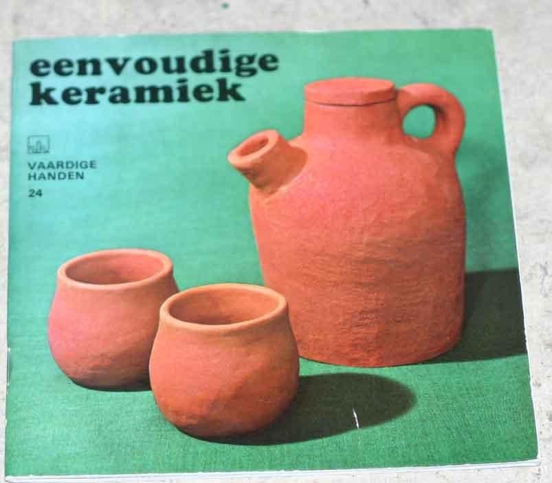 Eenvoudige Keramiek vh 24, Boeken, Hobby en Vrije tijd, Ophalen of Verzenden, Gelezen, Kleien en Boetseren
