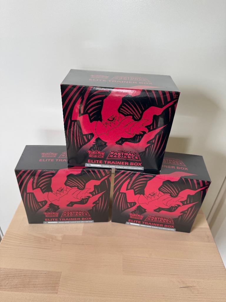 Astral Radiance ETB SEALED 3x, Hobby en Vrije tijd, Verzamelkaartspellen | Pokémon, Ophalen of Verzenden, Nieuw, Boosterbox, Foil