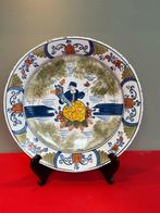 Antiek polychroom bord Delft / Makkum, Antiek en Kunst, Antiek | Keramiek en Aardewerk, Ophalen of Verzenden