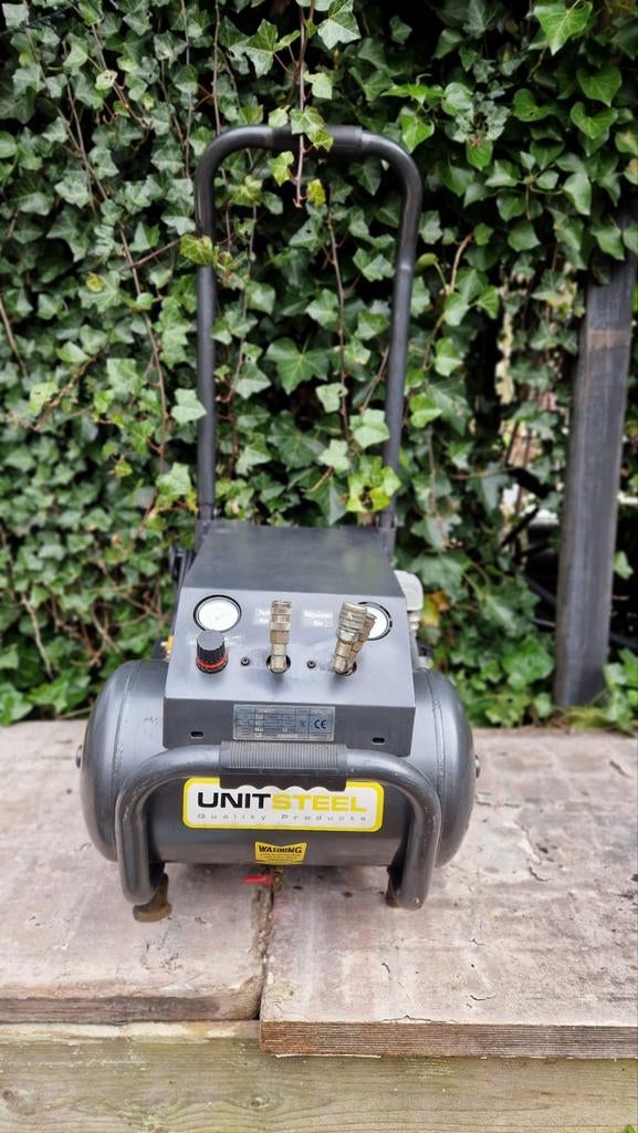 Unit Steel compressor met 25 liter tank, Doe-het-zelf en Verbouw, Compressors, Ophalen of Verzenden