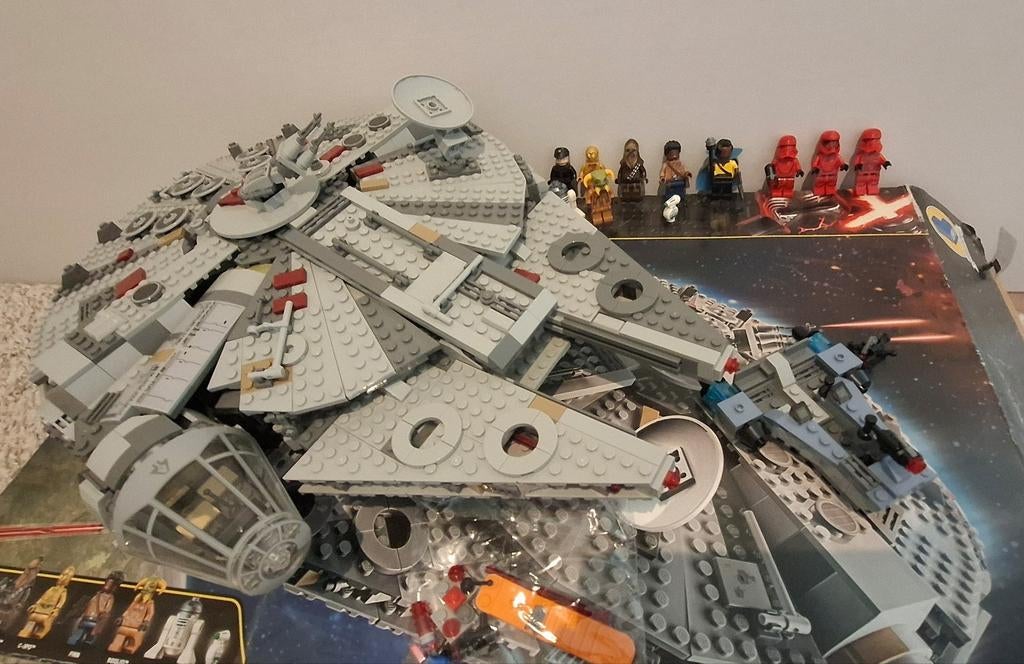 Lego Millennium falcon 75257 + sith troopertjes, Verzamelen, Smurfen, Ophalen of Verzenden, Zo goed als nieuw