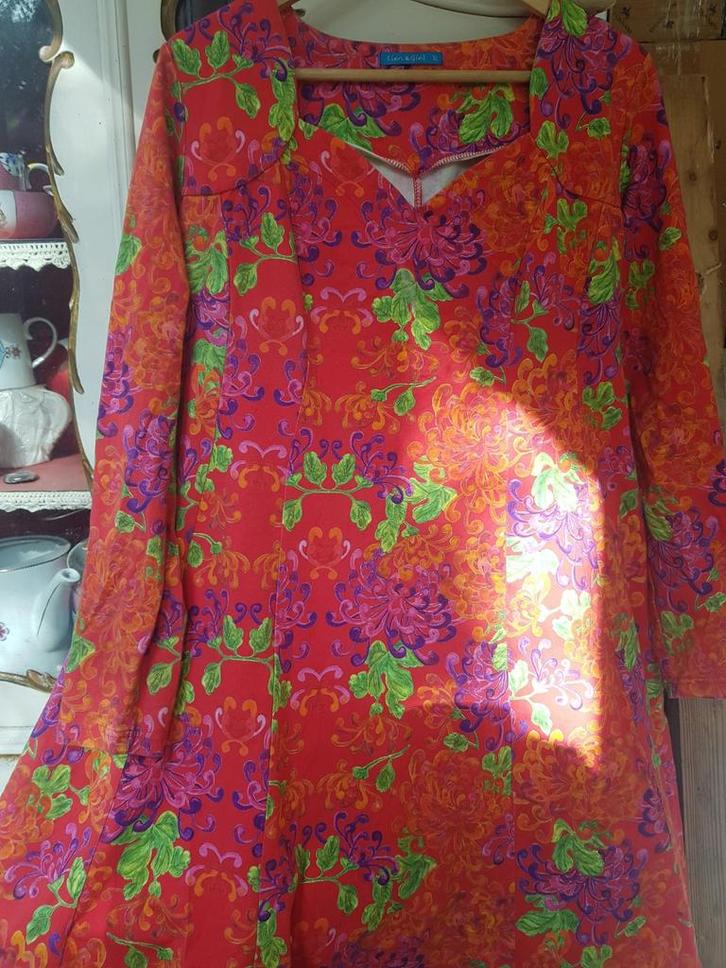 Lien & Giel XL. Mooie snit en halslijn. Katoen, Kleding | Dames, Jurken, Zo goed als nieuw, Maat 46/48 (XL) of groter, Rood, Boven de knie