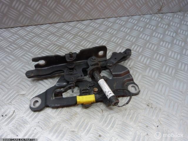 Motorkapscharnier BMW 5-serie F10 F11 rechts, Gebruikt, Ophalen of Verzenden, BMW, BMW