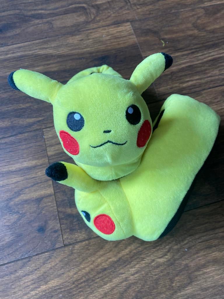 Pantoffels Pokemon Pikachu maat 30, Kinderen en Baby's, Kinderkleding | Schoenen en Sokken, Ophalen of Verzenden, Zo goed als nieuw