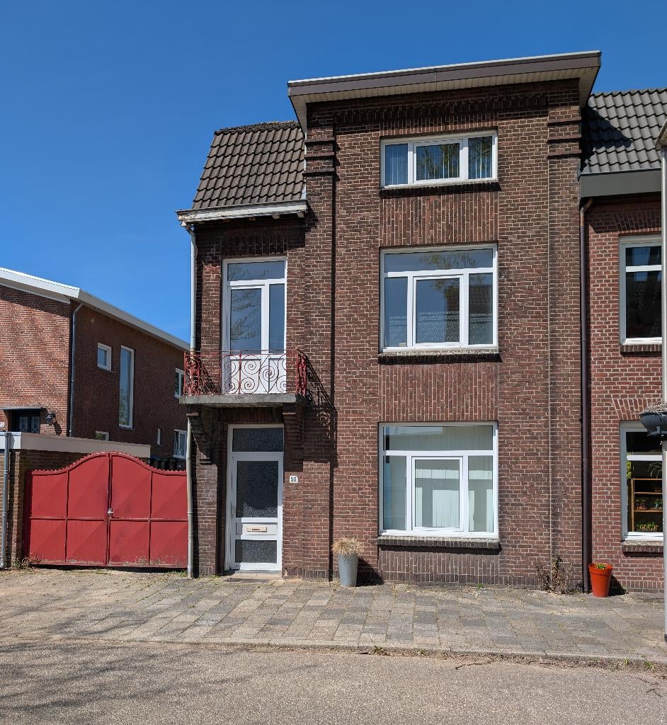 Wegens omstandigheden Karakteristiek Oud Huis aangeboden., Huizen en Kamers, Huizen te koop, 367 m², Twee onder één kap, Heerlen