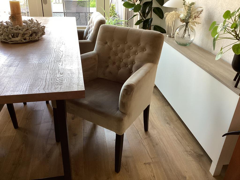 Set van 4 Sotrue by Troubadour eetkamerstoelen taupe velours, Ophalen, Overige kleuren, Zo goed als nieuw, Vier