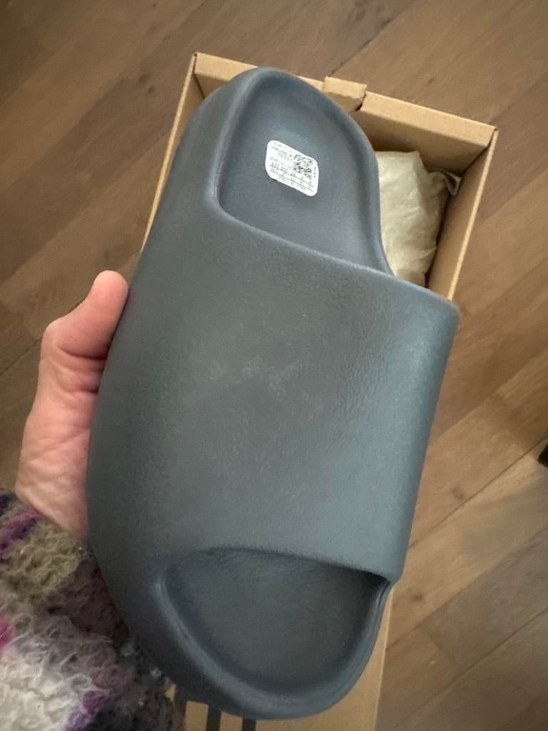 Nieuwe Slide slippers maat 37, Ophalen of Verzenden, Nieuw, Grijs, Slippers