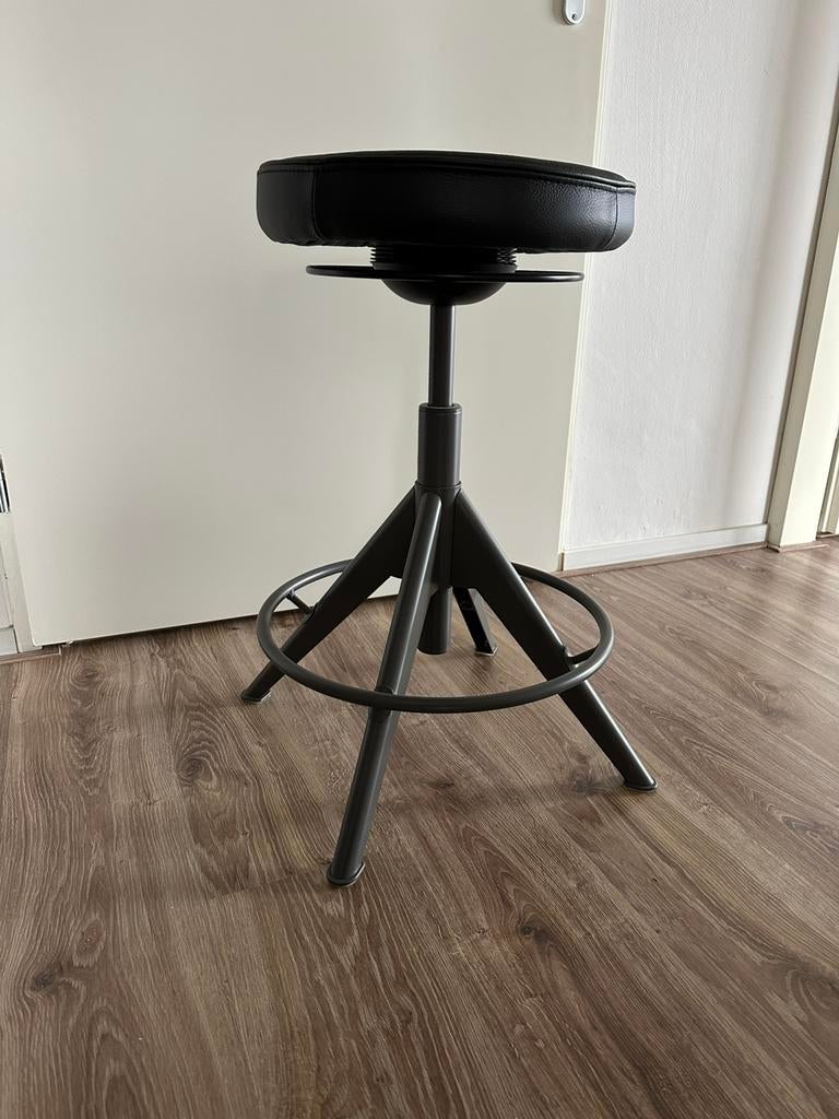 Sta/zit kruk > Ikea. ZGAN, Ophalen, In hoogte verstelbaar, Zo goed als nieuw, IJzer