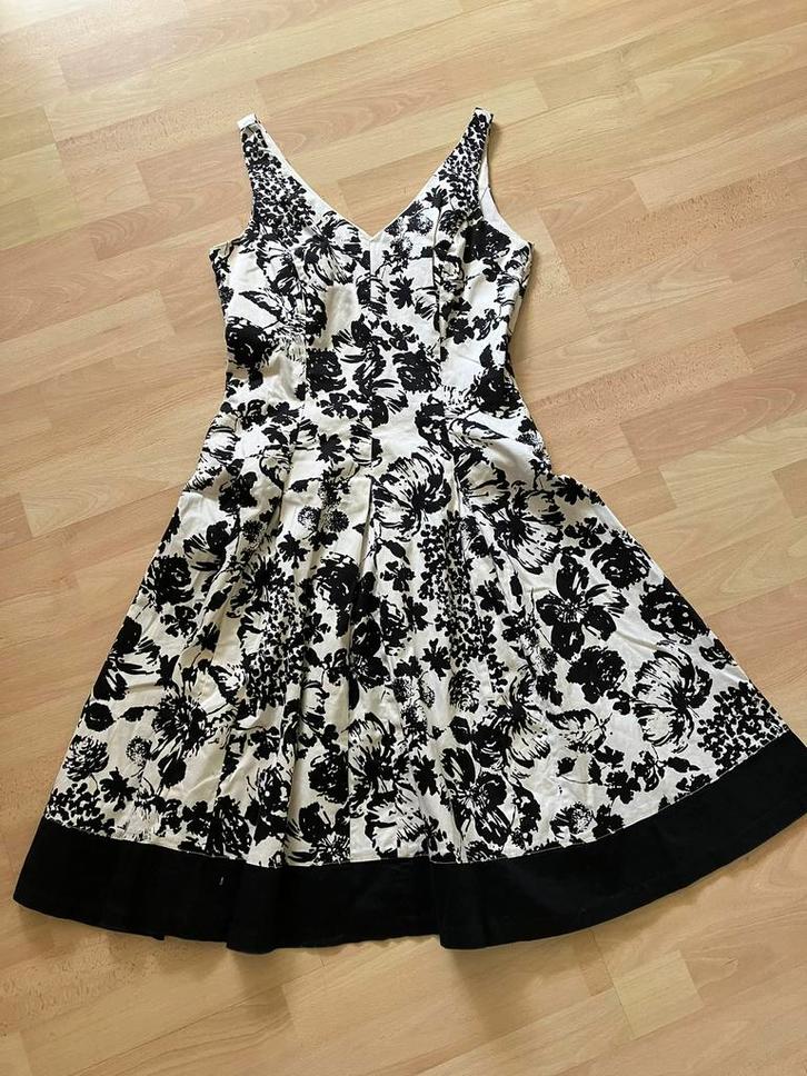 Kemar elegante zomerjurk zwart/witte print mt S zgan, Kleding | Dames, Jurken, Zo goed als nieuw, Maat 36 (S), Zwart, Onder de knie