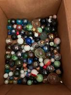 Doos en hoge bus vol knikkers, Ophalen of Verzenden, Gebruikt