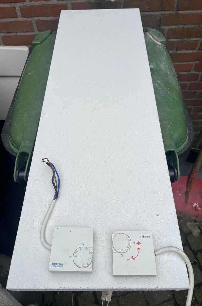 Duivenhok verwarming, meerdere panelen + thermostaten, Ophalen, Gebruikt, Minder dan 60 cm, Radiator