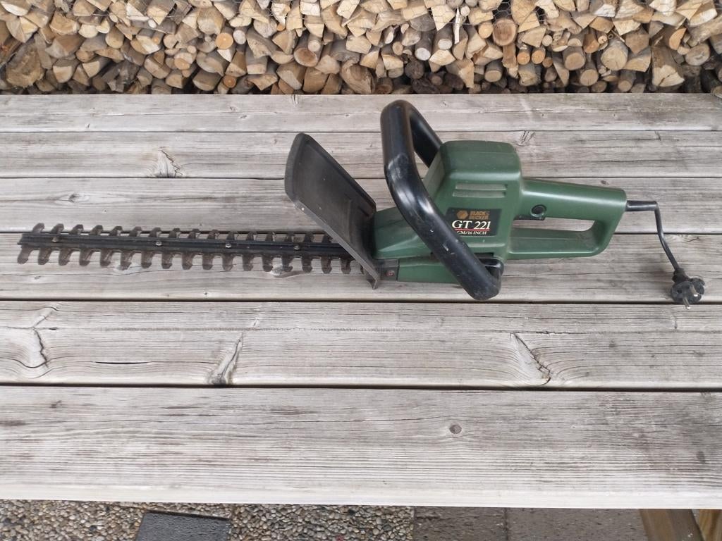 Heggenschaar Black & Decker GT 221, Ophalen, Gebruikt, Elektrisch