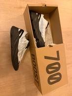 Yeezy boost 700 blue tint maat 45, Ophalen of Verzenden