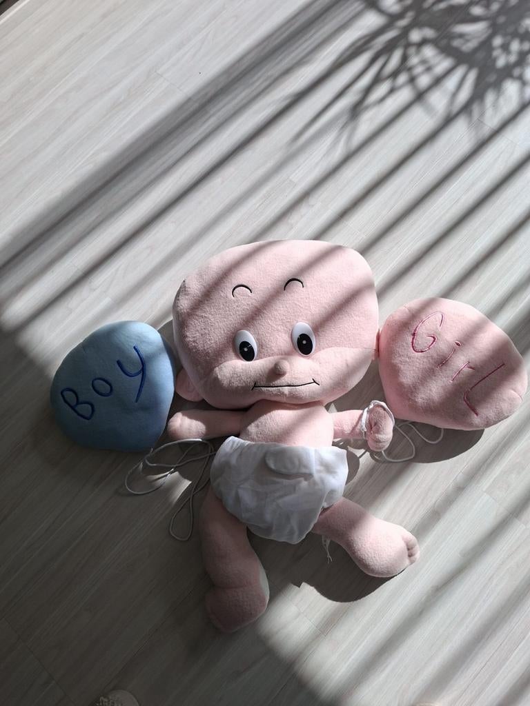 Grote baby knuffel met 'Boy' en 'Girl' kussens, Ophalen, Zo goed als nieuw