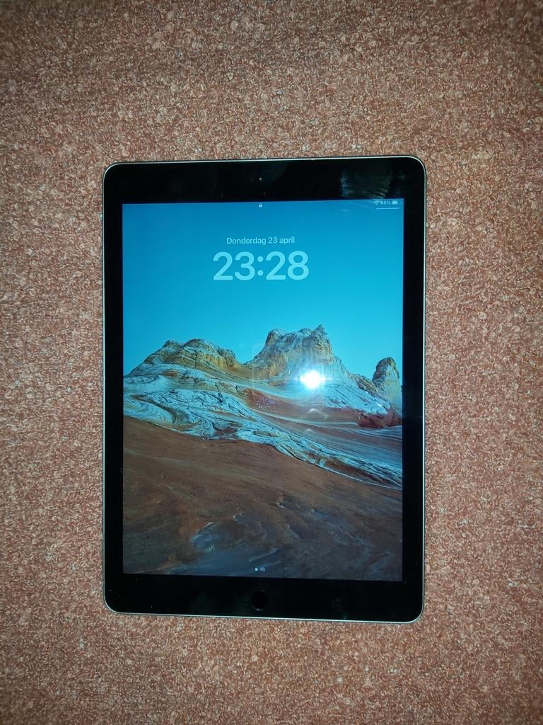 Apple iPad (5e Generatie), Computers en Software, Apple iPads, 13 inch of meer, 32 GB, Apple iPad, Ophalen of Verzenden