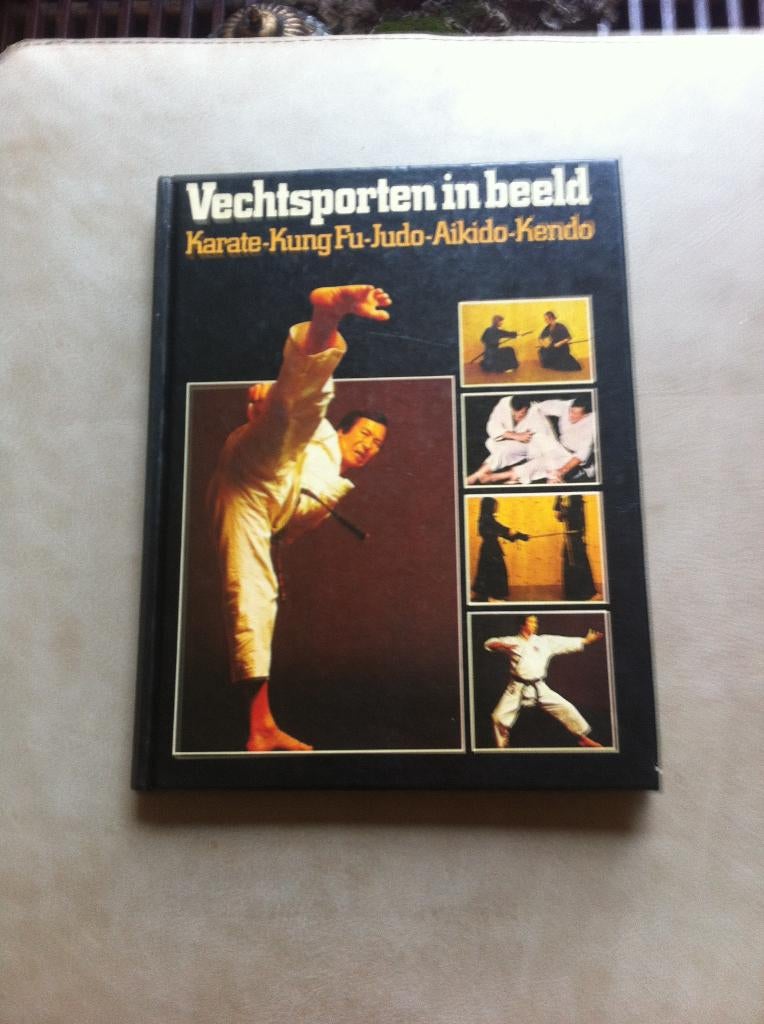 Boek vechtsport in beeld, Maat XL, Ophalen of Verzenden, Zo goed als nieuw, Overige
