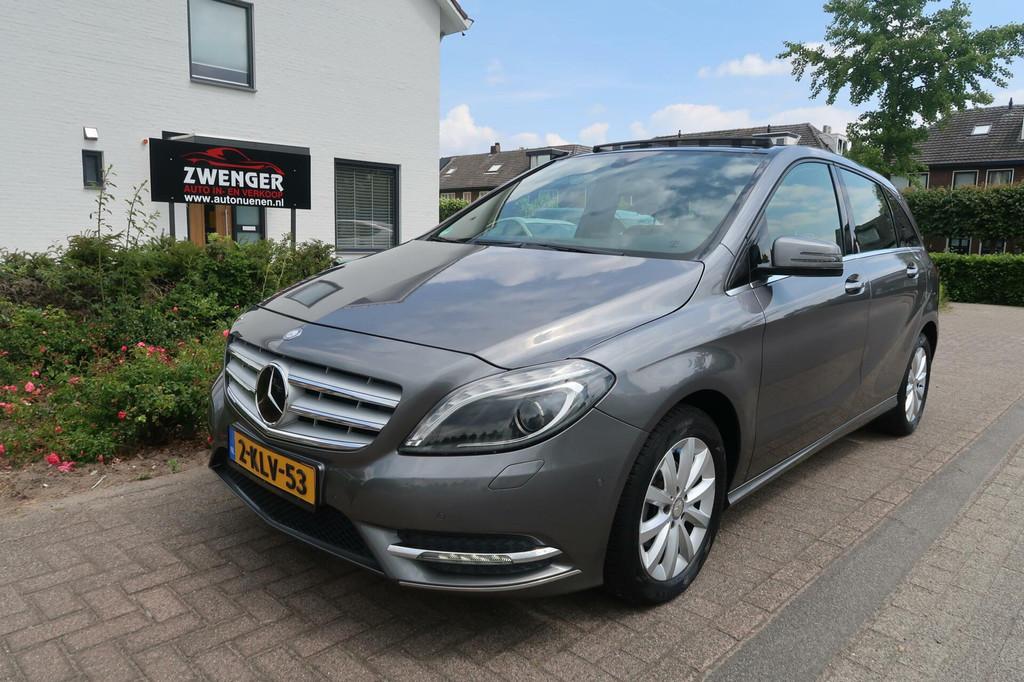 Mercedes B-klasse 180 Aut PANORAMADAK|TREKHAAK|XENON-LED|NAV, Auto's, Mercedes-Benz, Gebruikt, 4 cilinders, 122 pk, USB