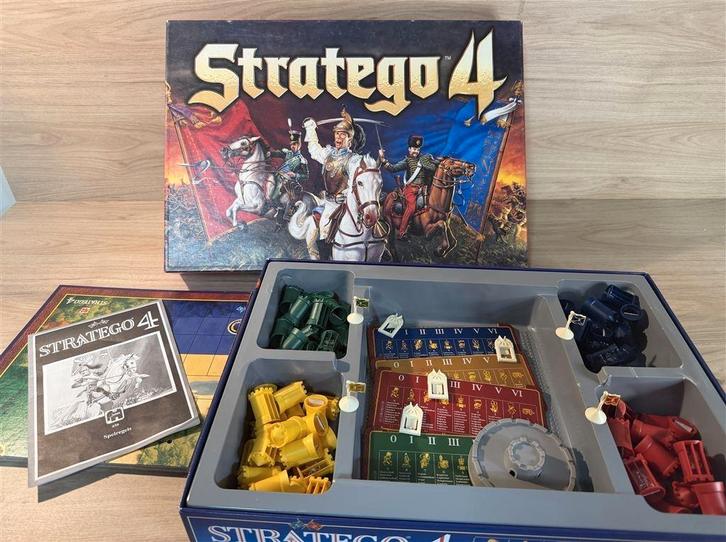 Stratego 4 - stratego voor 3 en 4 spelers - s6468, Hobby en Vrije tijd, Gezelschapsspellen | Bordspellen, Zo goed als nieuw, Verzenden