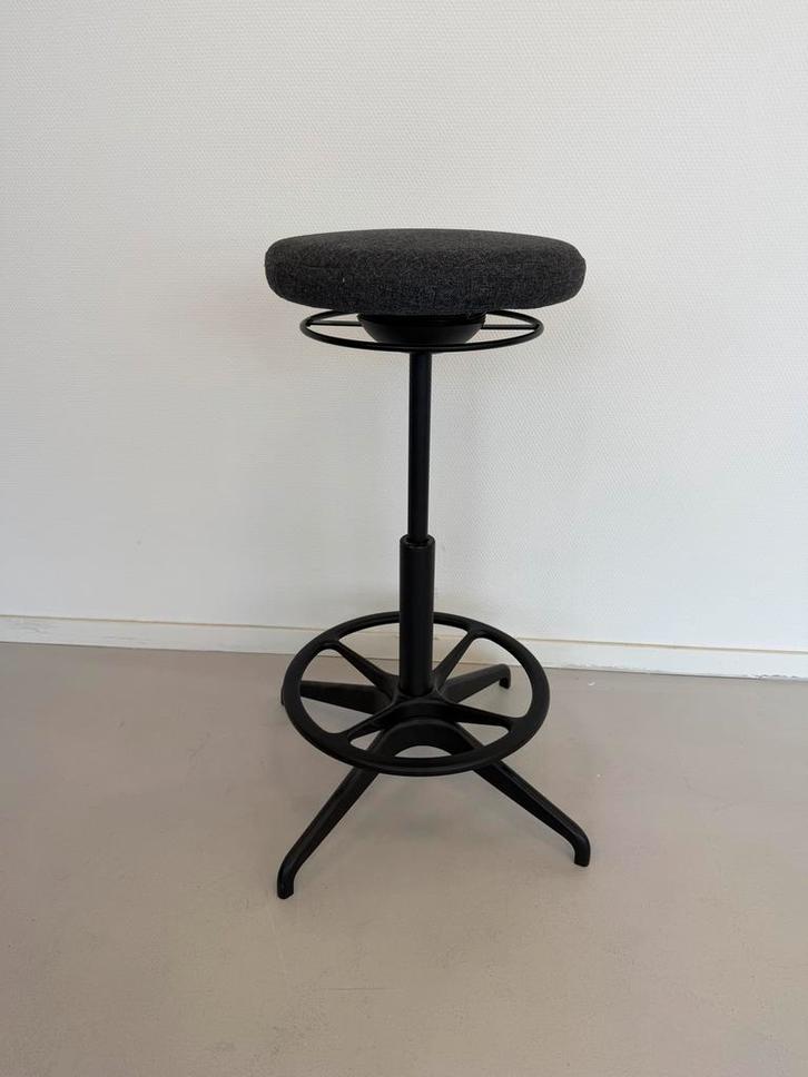 IKEA Lidkullen in hoogte verstelbare kruk, Huis en Inrichting, Krukjes, Zo goed als nieuw, Staal, In hoogte verstelbaar, Ophalen of Verzenden