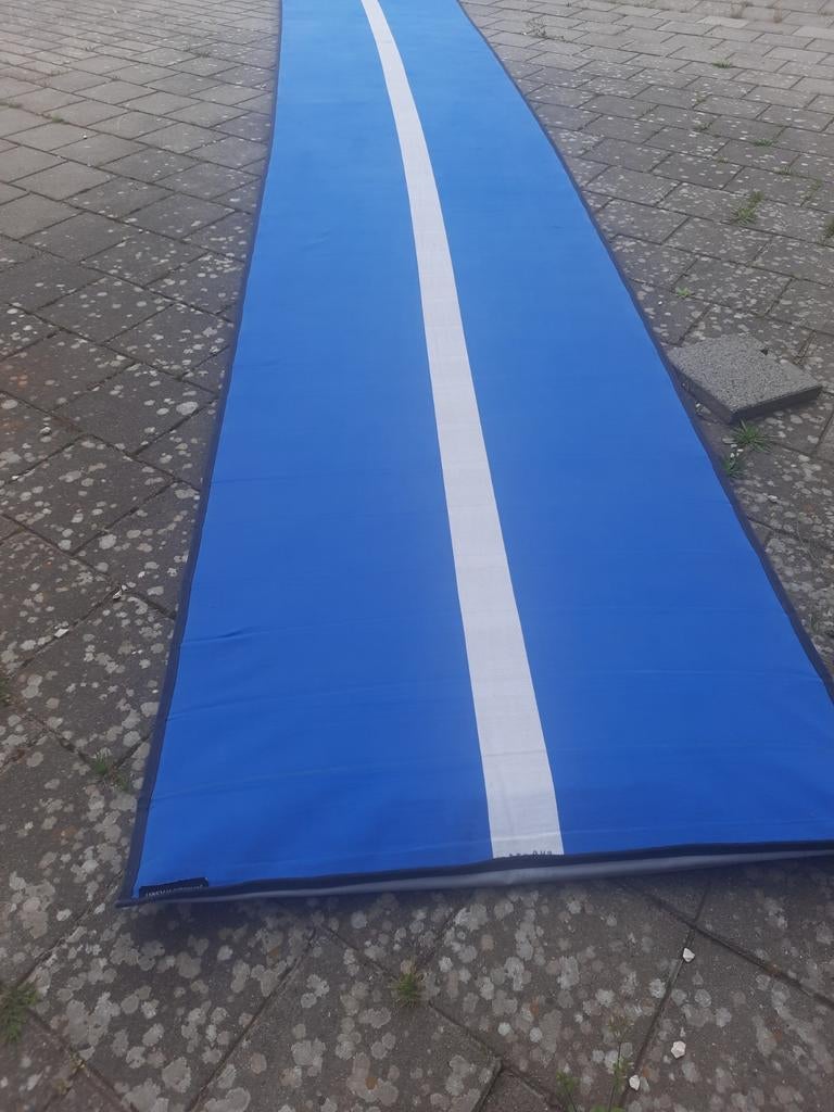 Turnbaan Airtrack 10 meter - Blauw met witte lijn, Sport en Fitness, Turnen, Ophalen, Gebruikt, Kindermaat 122 t/m 140, Blauw